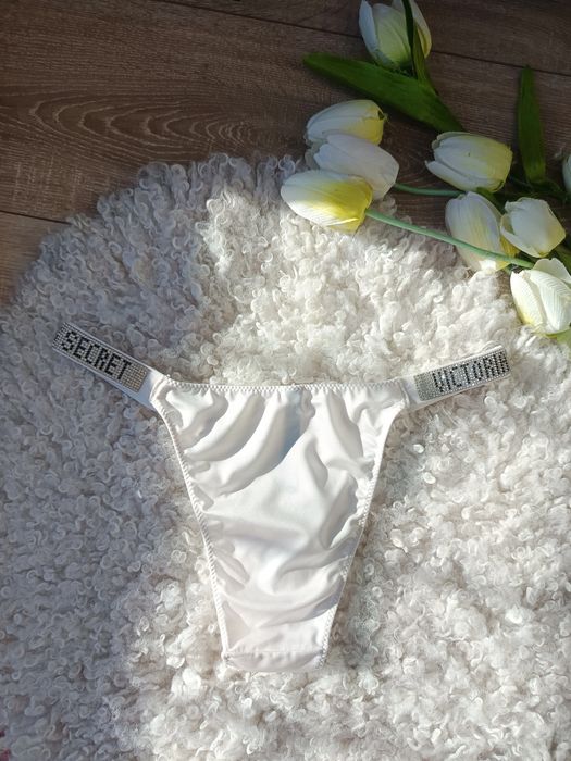 majtki Victoria Secret M z ozdobnymi paskami