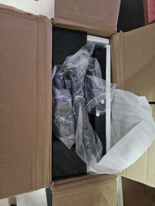 Secretária Preta completamente nova em caixa