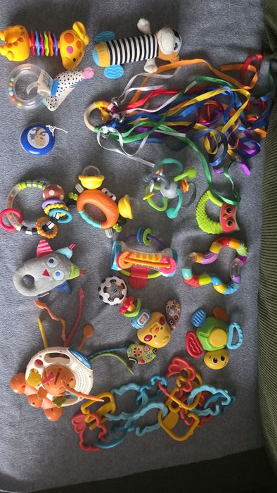 Дитячі іграшки, брязкальця