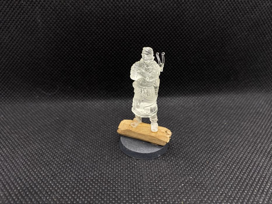 Elf tropiciel, figurka rpg druk 3d, podstawka 25 mm