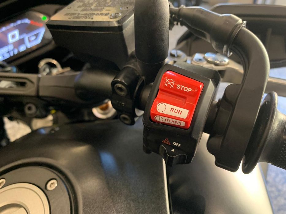 Yamaha MT 700 Tracer de 2022 Optimo Estado 4900 Kms Top case