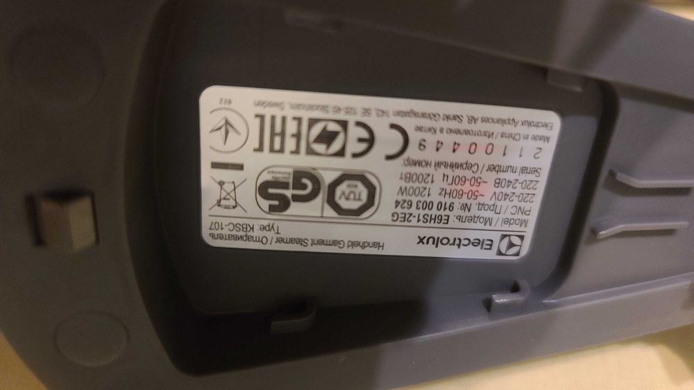 Відпарювач ELECTROLUX 1200 Вт 3 м шнур 100 мл 20 г/хв (краще праски)