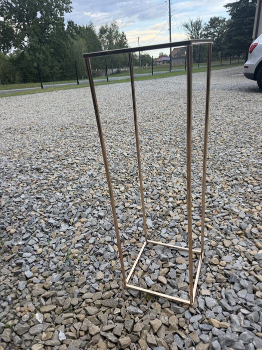 Stojaki metalowe złote