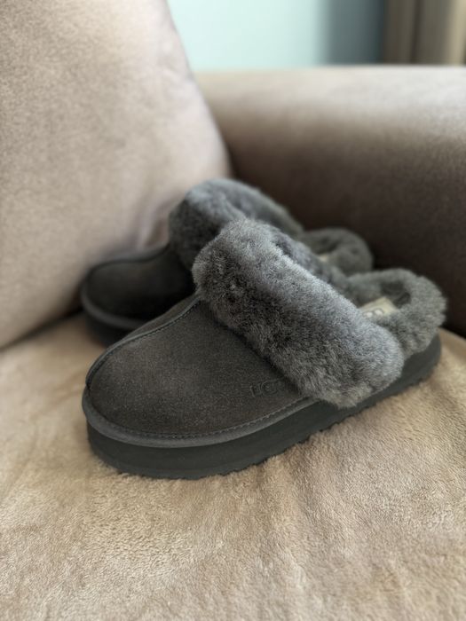 Сірі уги від UGG