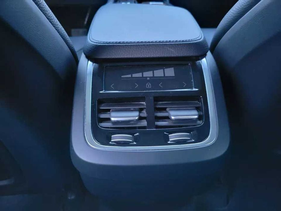 2022 Volvo XC90 T6 AWD Momentum