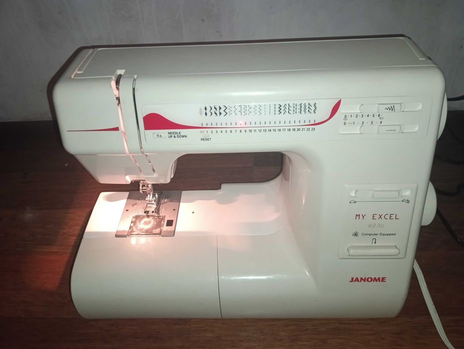 Швейна машинка JANOME W23U