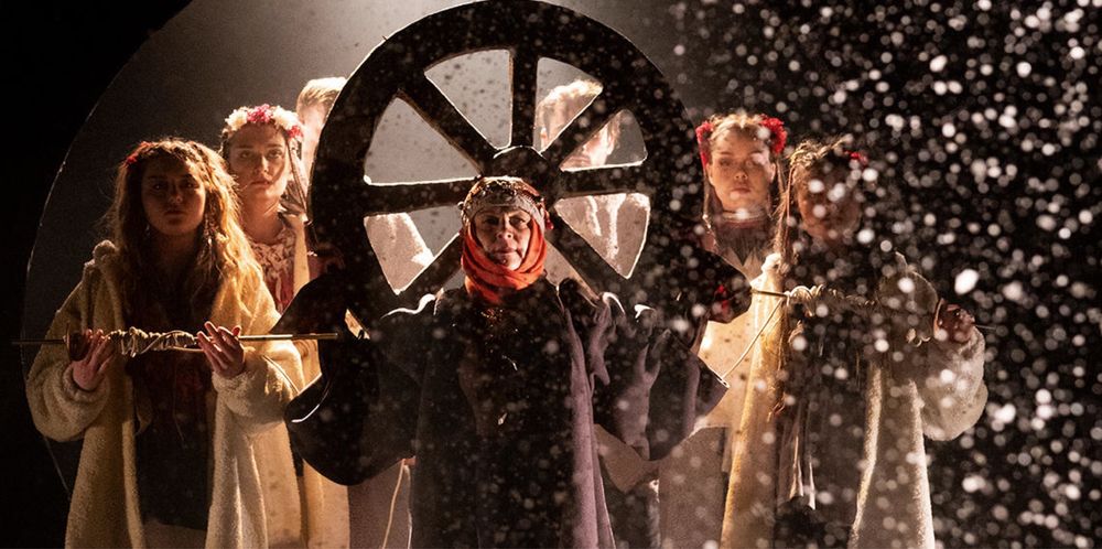 Продам 2 квитки Молодий театр, вистава Зілля, на вихідних 18.04