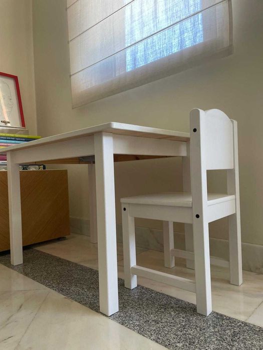 Mesa + cadeira de madeira IKEA – brancas e de excelente qualidade