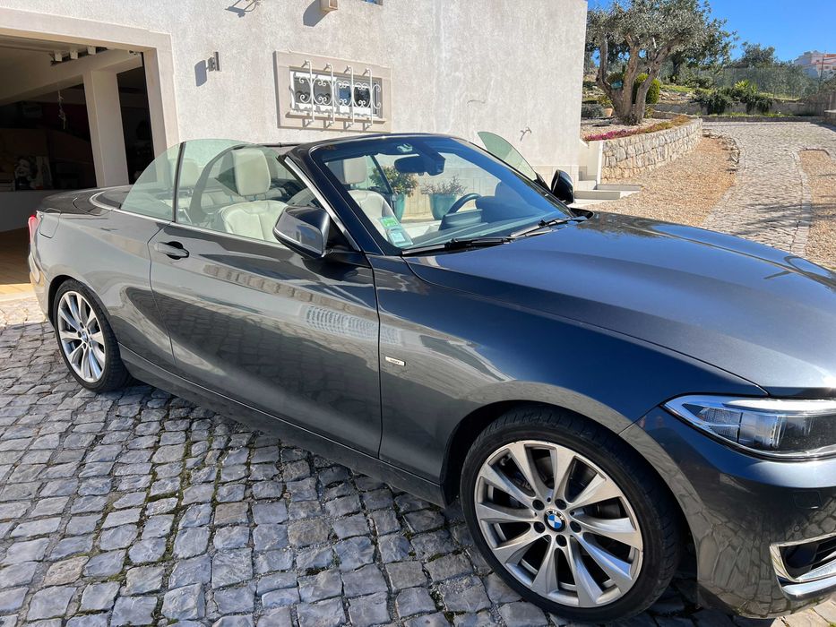 carro cabrio 220D Luxury