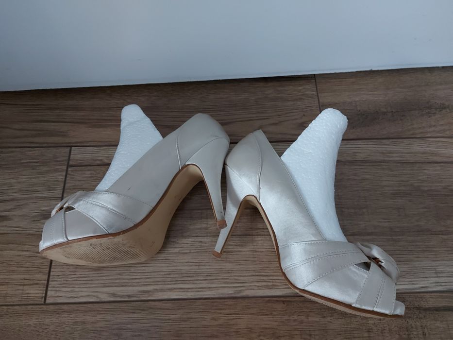 Buty ślubne Redherring satynowe r. 38 ecru