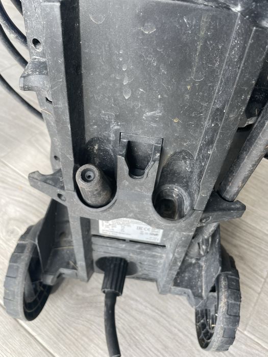 Maquina pressao agua nilfisk 125 avariada