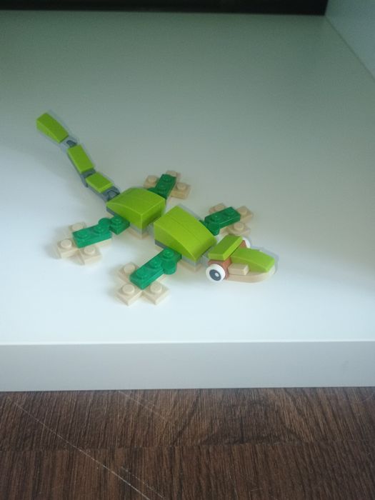 LEGO creator jaszczurka