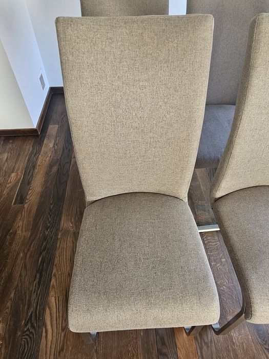Krzesła bujane tapicerowane na ramie stali nierdzewnej