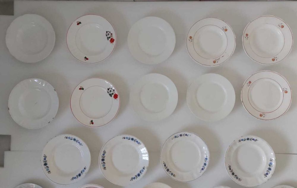 Vende-se Conjunto de Diversos Pratos Antigos