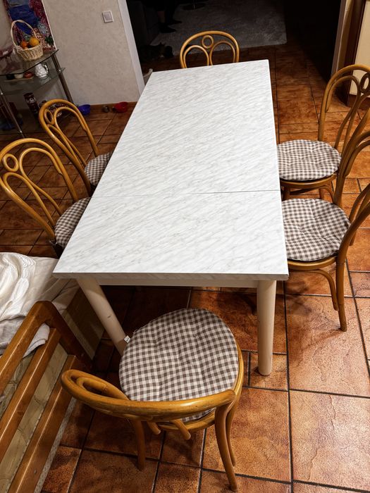 Продам обеденный стол со стульями