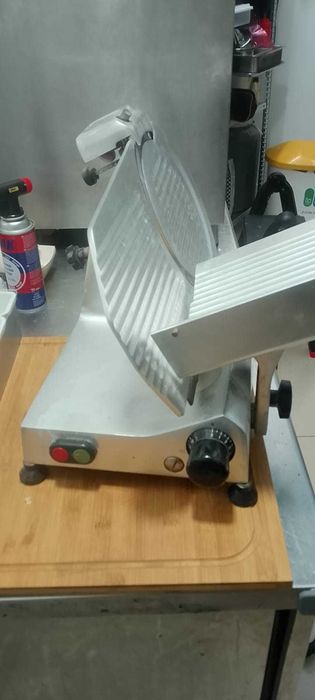 Fiambreira Profissional para Corte de Frios – Ótimo Estado