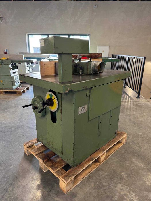 Frezarka dolnowrzecionowa JAROMA  wrzeciono uchylne pod kątem