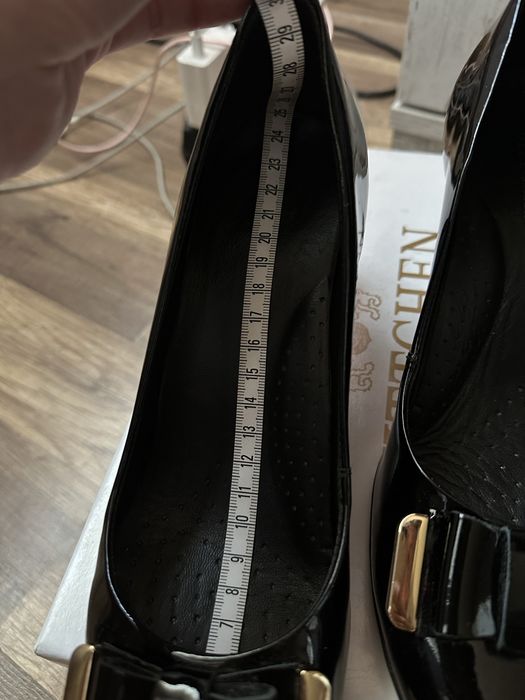 Lakierowane obcasy Wittchen