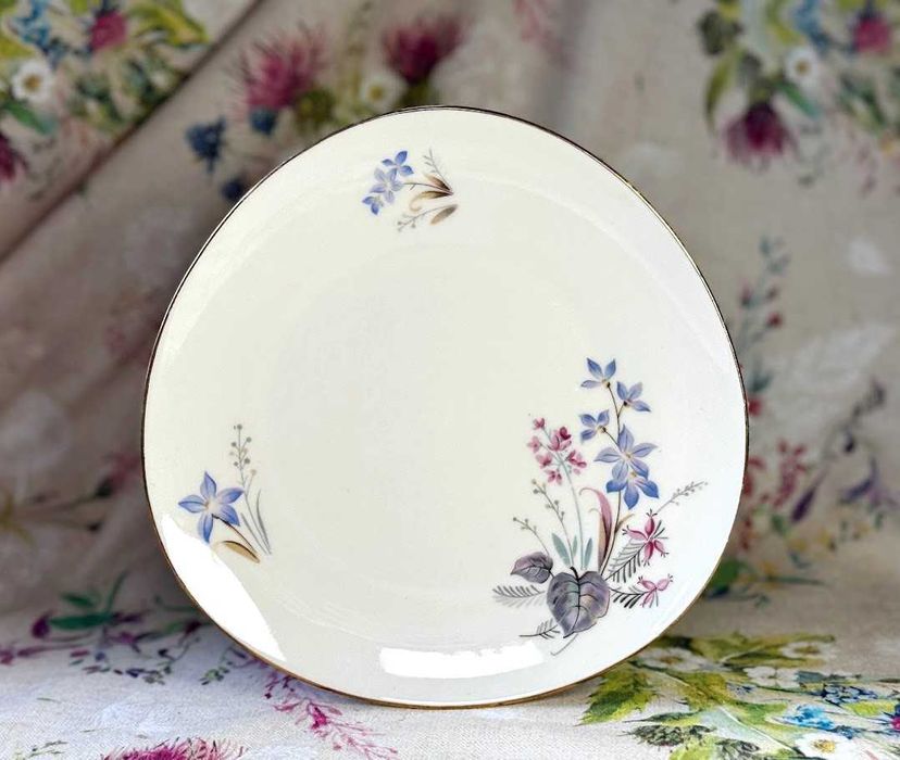 talerzyk z niebieskim kwiatowym motywem  Johann Seltmann