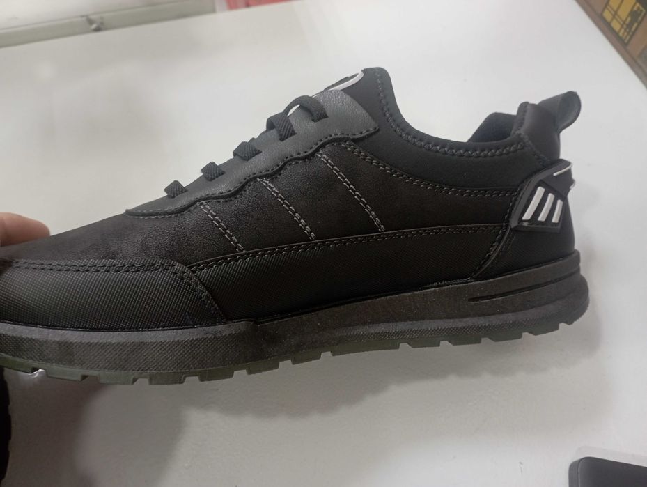 Продам чоловіче взуття.