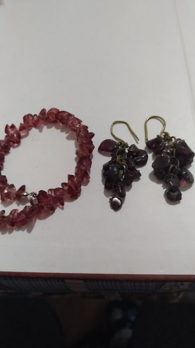 Браслет та сережки з натурального каміння гранат .