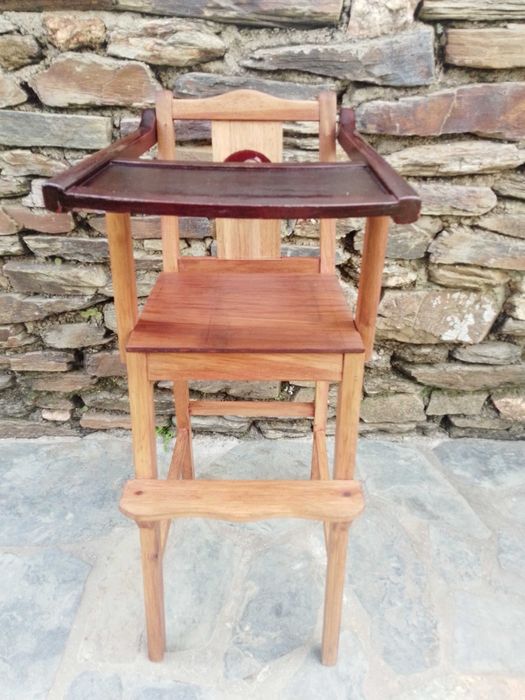 Cadeira de bebé e cavalo baloiço antigos