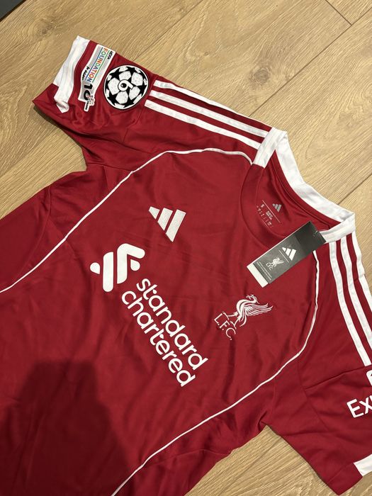 T-Shirt Liverpool com Patch Champions - Tamanho S