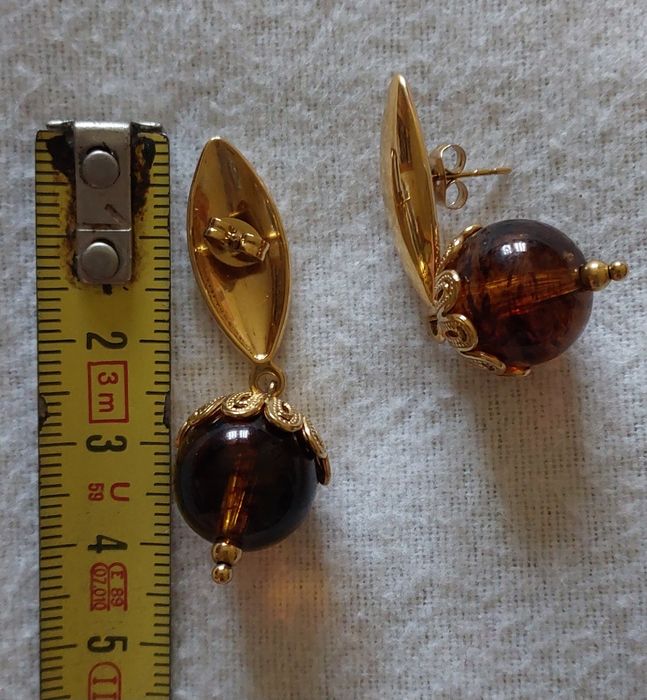 Brincos Aco Dourado c/ Bola Âmbar