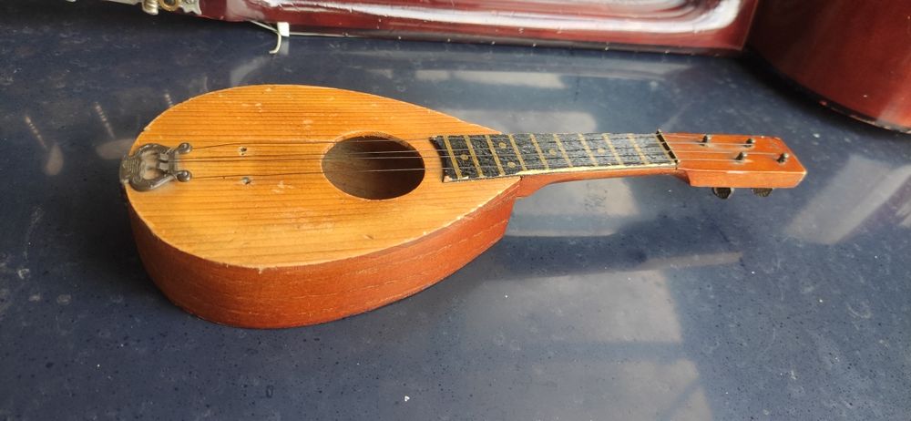 Gitara mini drewno ładnie zachowana