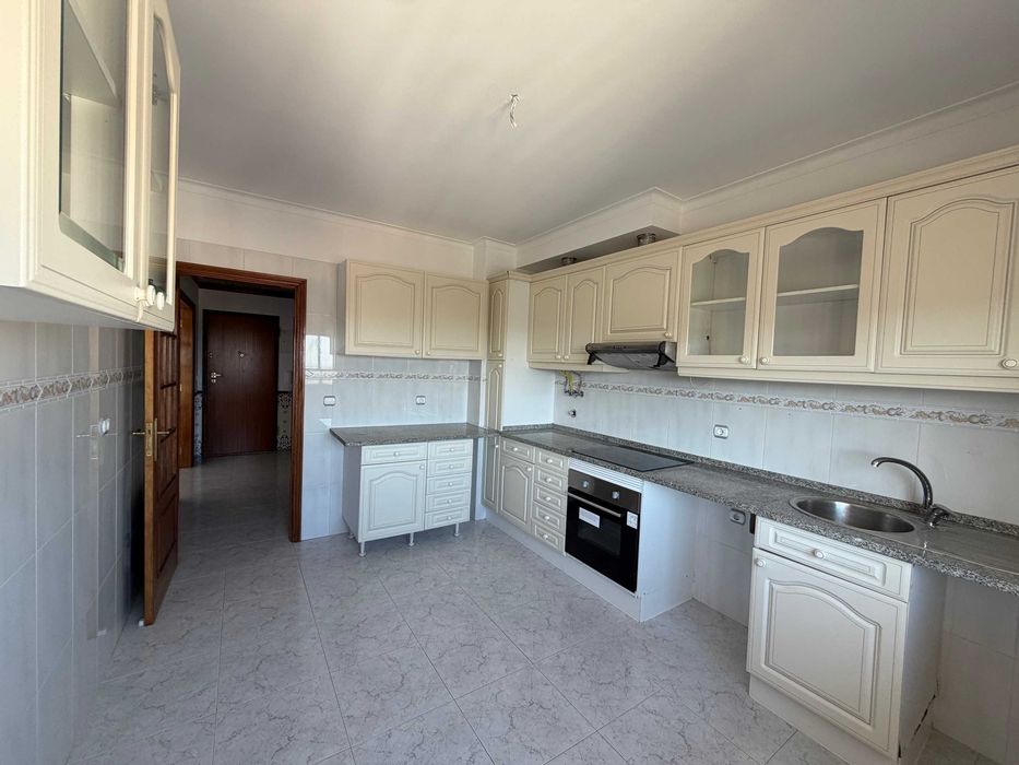 CARREGADO T3 + Lugar de garagem + Arrecadação