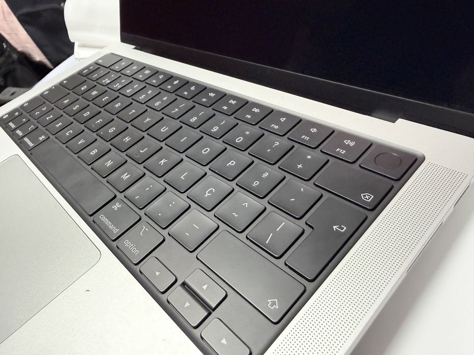 MacBook Pro 14” M3 512gb sem uso.