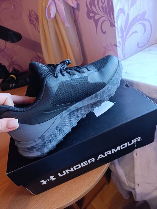 Продам нові кросівки Under Armour  нові
