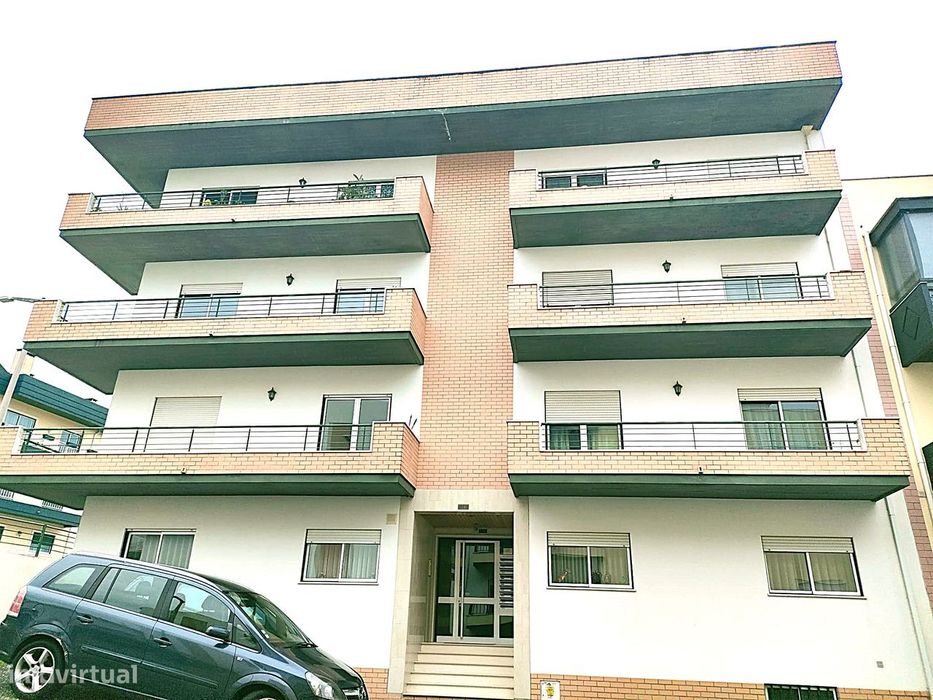 Apartamento T3 com Garagem e 2 varandas