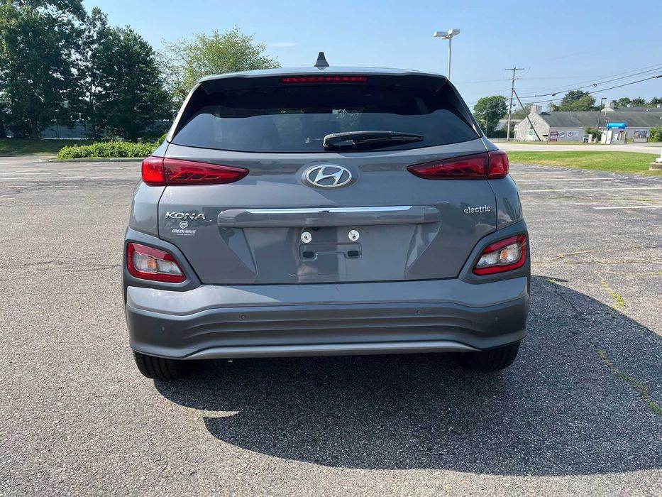 Hyundai Kona EV      2021