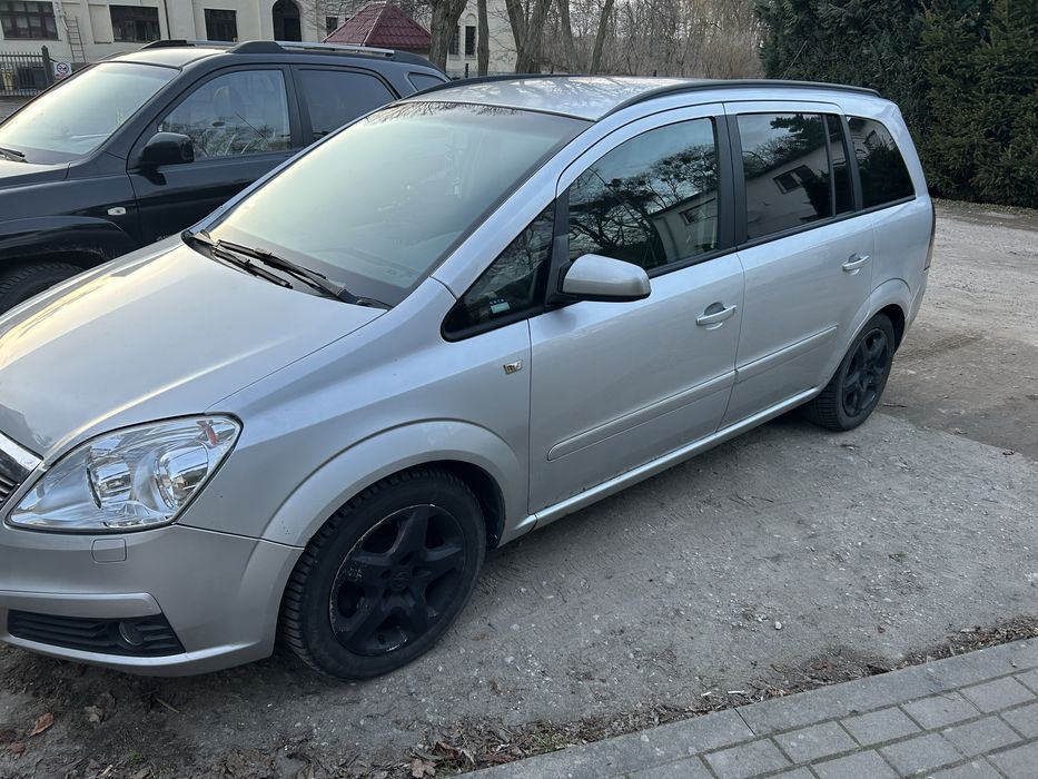 Sprzedam Opel Zafira B 1.9 cdti 150km 2007r