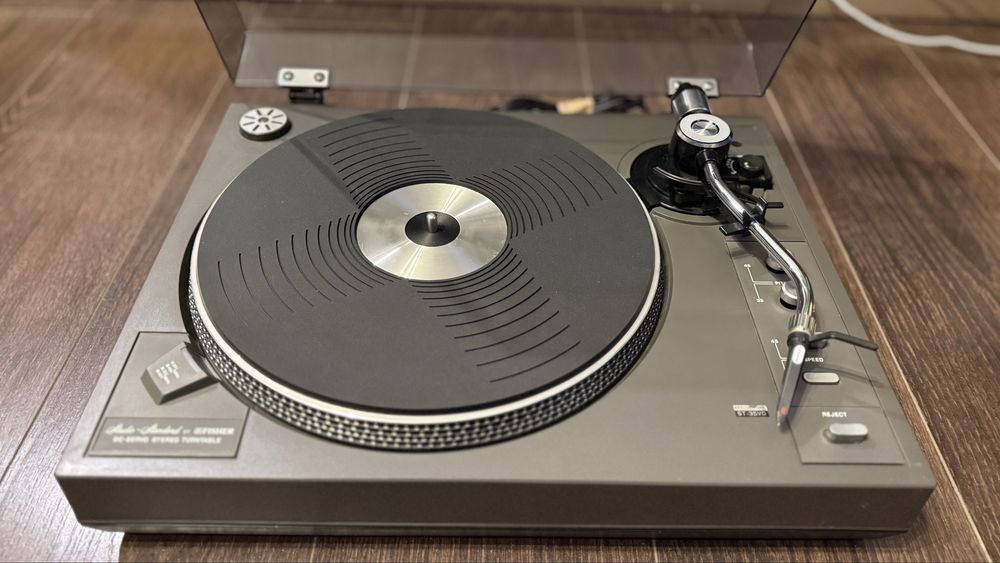 Японський Програвач вінілу fisher mt 6211 .