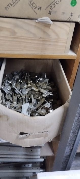 Dobradiças & corrediças