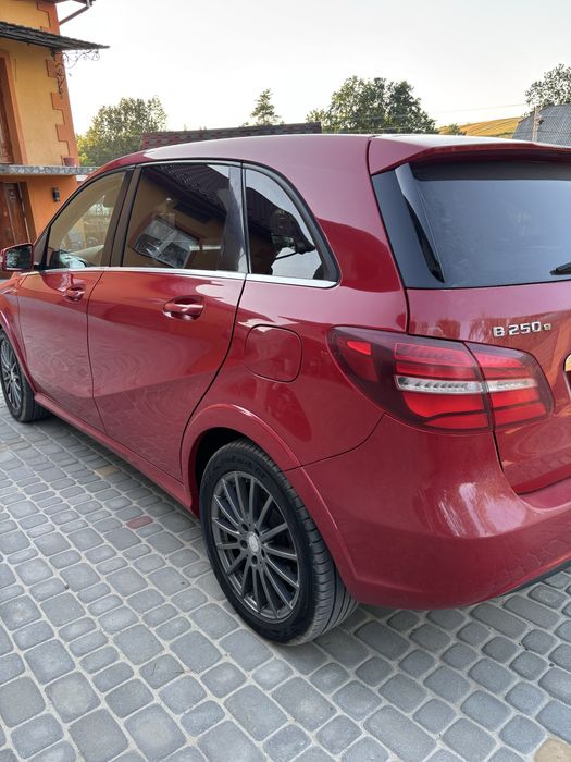Mercedes-Benz B 250E