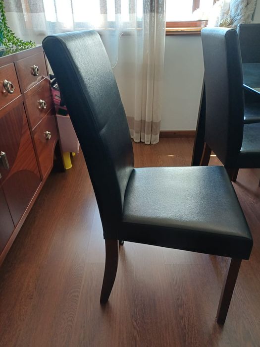 Vendo mesa tampo vidro mais cadeiras