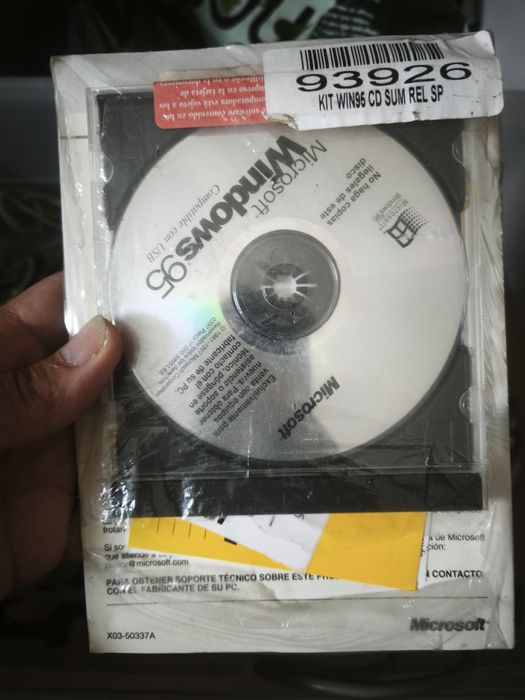 Windows 95 original embalado mas já foi aberto o plástico