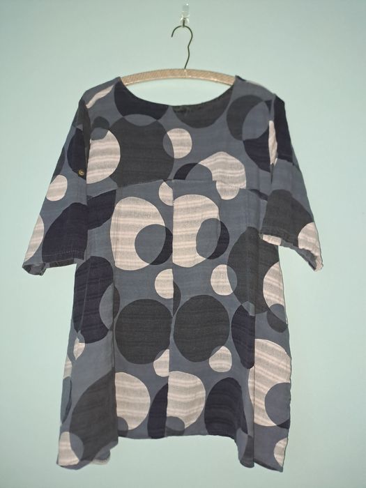 Tunika z kieszeniami.