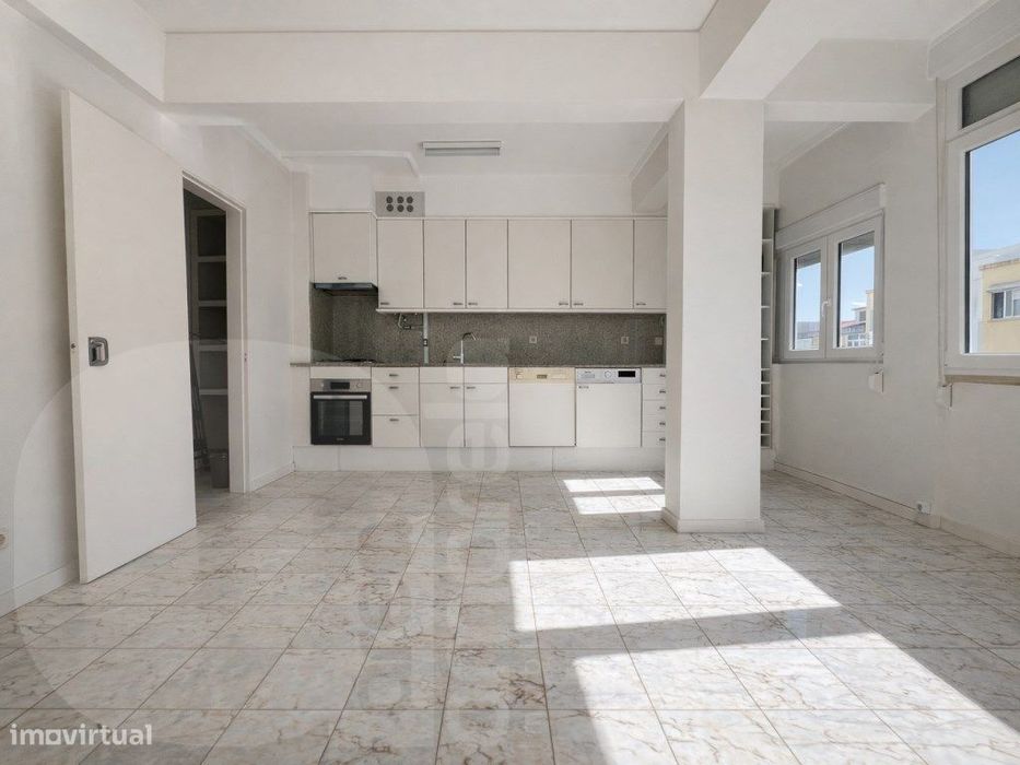 Apartamento T3 remodelado | centro de Almada.