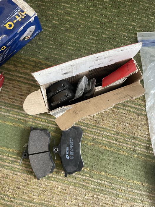 повний комплект гальмів mitsubishi carisma 1997