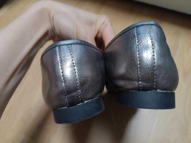 Сріблясті туфлі лофери
Claudia Ghizzani