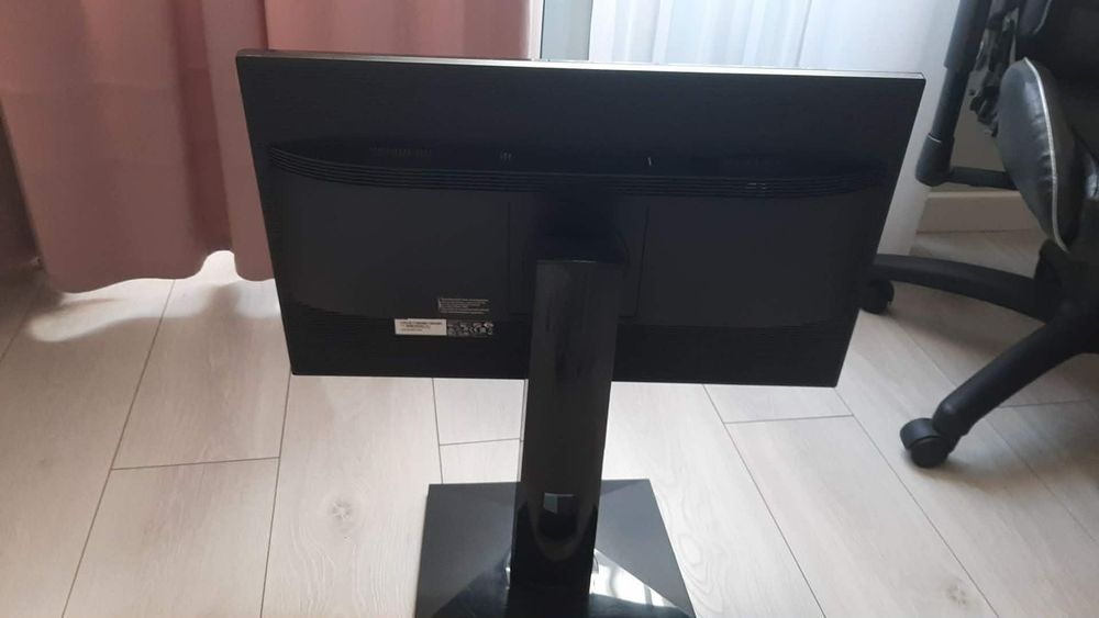 Monitor 24 cale.