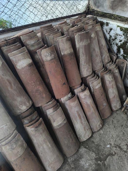 Telhas antigas alentejanas em canudo
