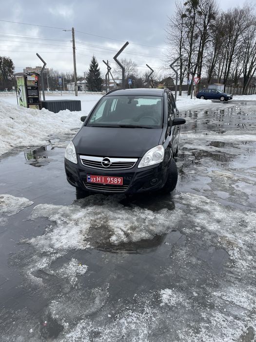 Opel Zafira.               .