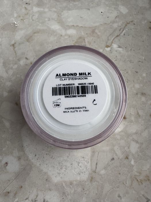 Annabelle Minerals cień glinkowy Almond Milk nowy