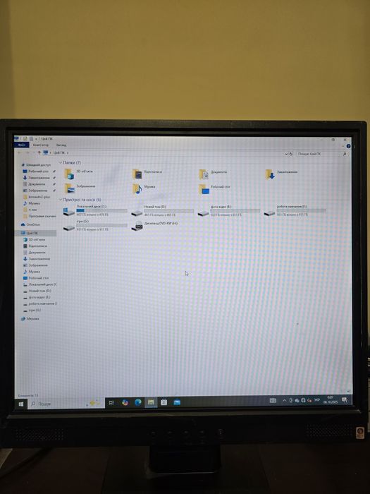 Монітор 19 дюймів