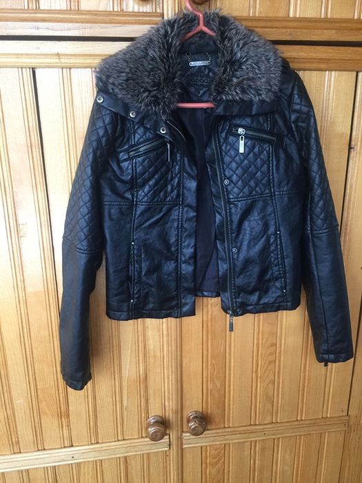 Куртка чорна коротка